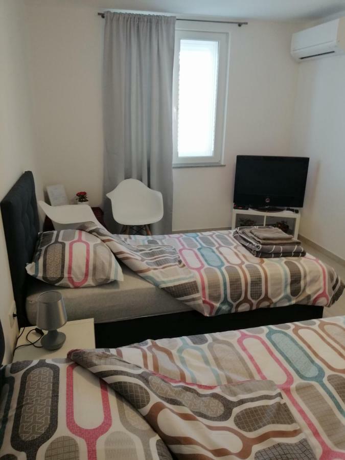 Studio Apartment Mila Pula Exterior foto